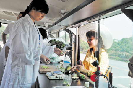 挑選食品安全檢測車廠家，需要注意這3點(diǎn)