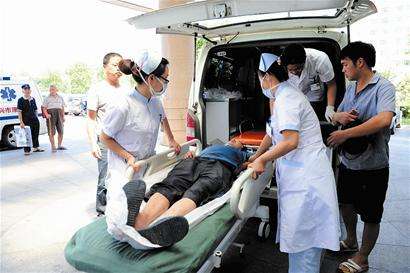 千里護送，轉運救護車帶動救護車廠家發(fā)展01