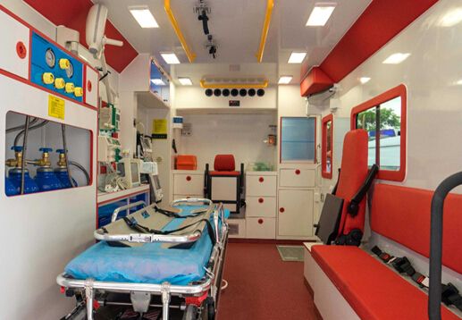 千里護送，轉運救護車帶動救護車廠家發(fā)展02